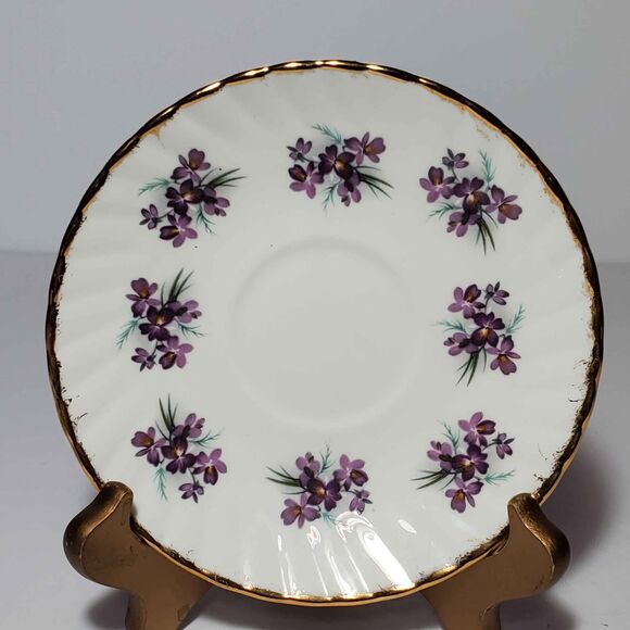 Elizabethan Teacup and Saucer Purple Violets Vintage - Picture 5 of 9